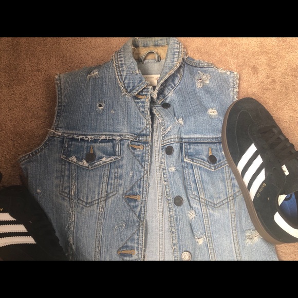Light blue Denim jacket turned bleached vest - Picture 3 of 5